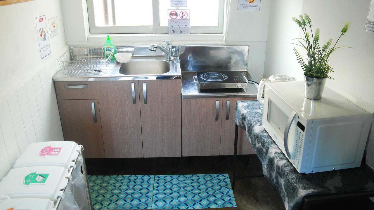 Fnstay Muslim Friendly Guesthouse Сеул Экстерьер фото